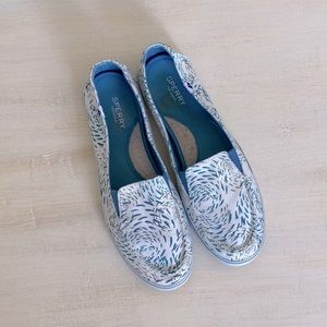Sperry White and Blue Patterned Loafers Size 11